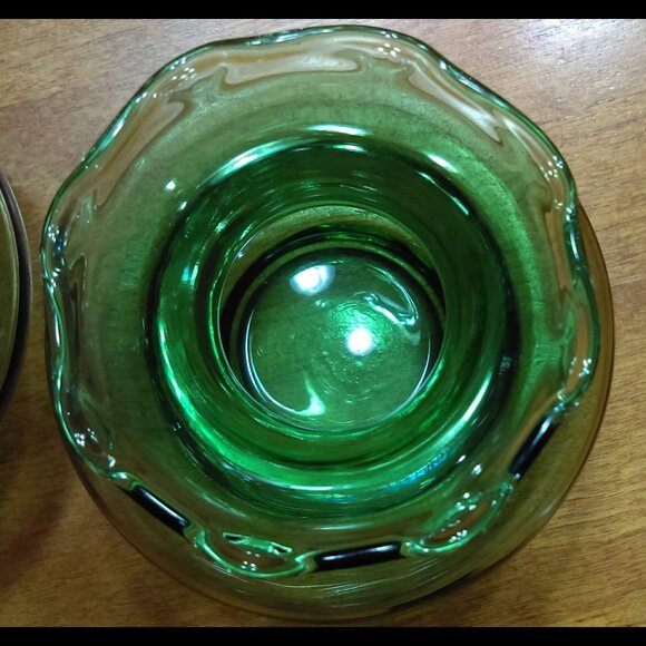 Set of 2 Vintage Light Green Anchor Hocking Miniature Ruffled Edge Glass Vases - Picture 2 of 6